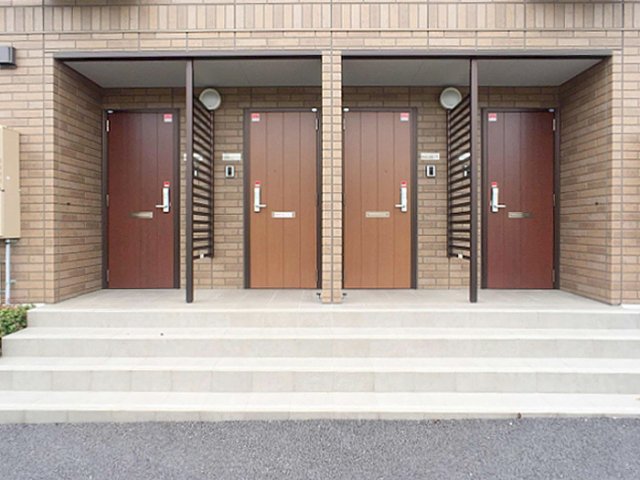 18/28 エントランス