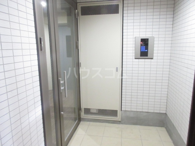 19/23 エントランス