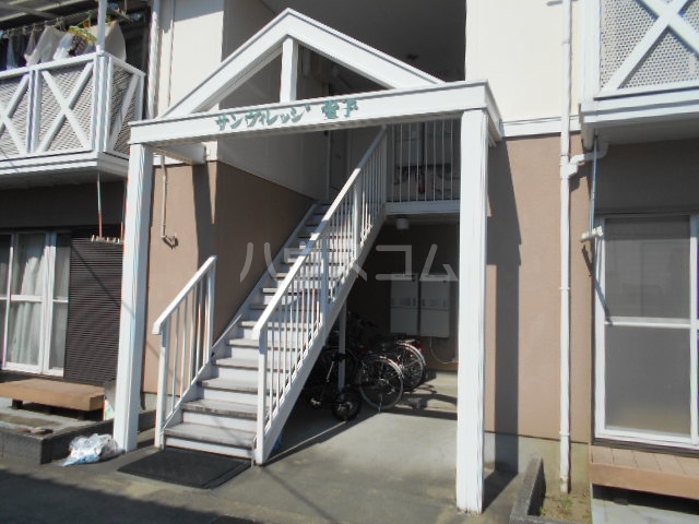 18/27 エントランス