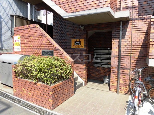 26/30 エントランス