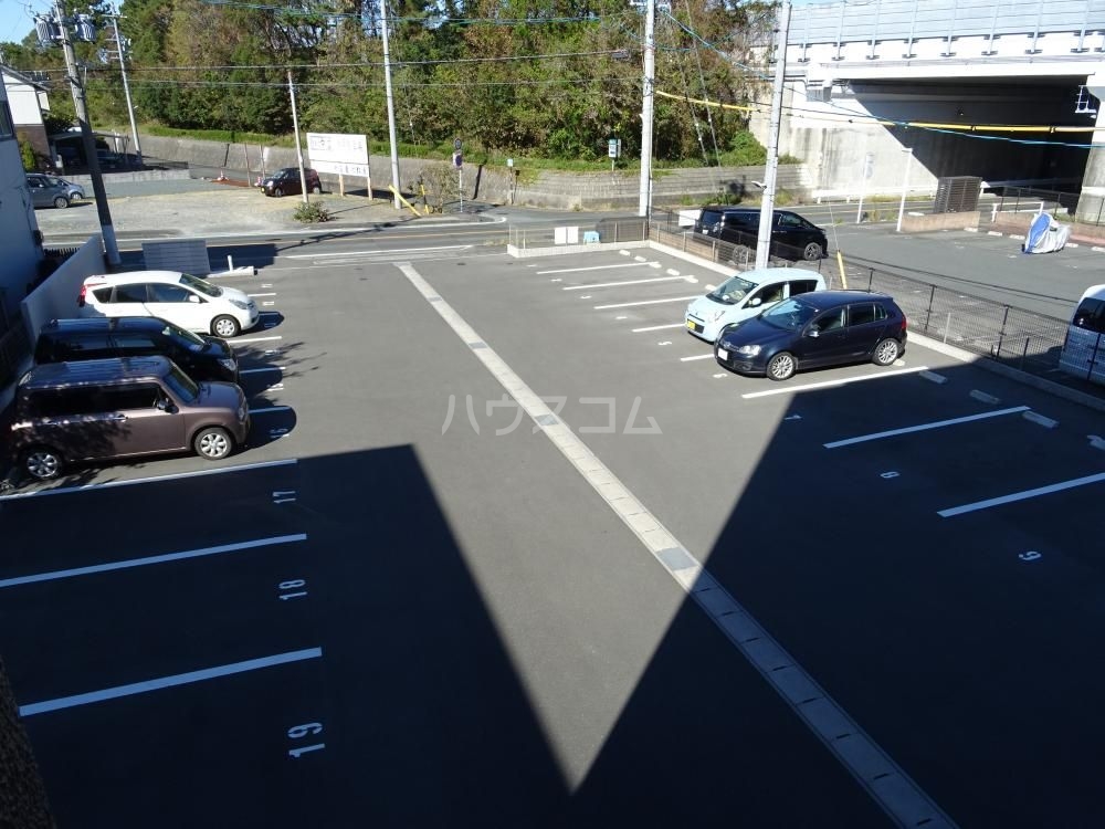 23/30 駐車場