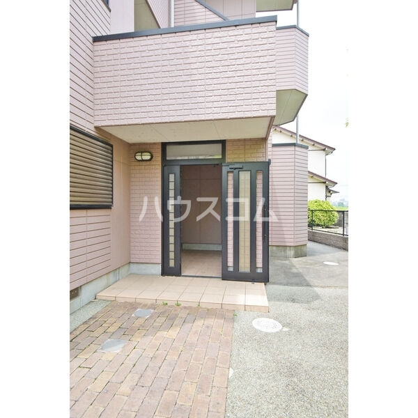 16/20 エントランス