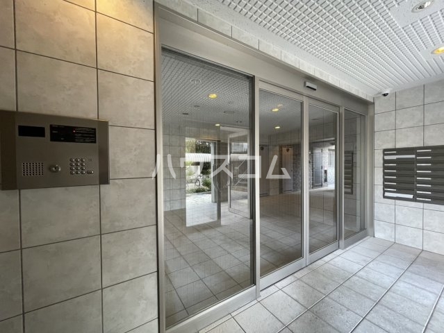 28/30 エントランス