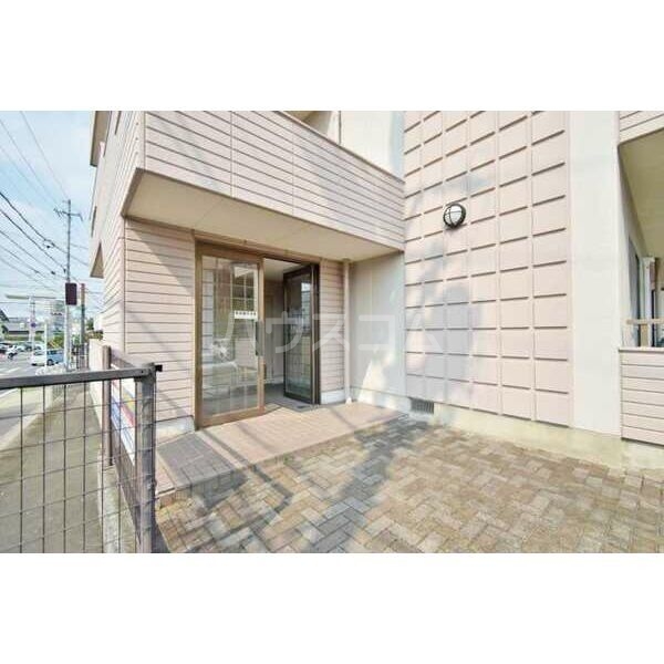 16/27 エントランス