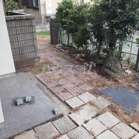 23/29 エントランス