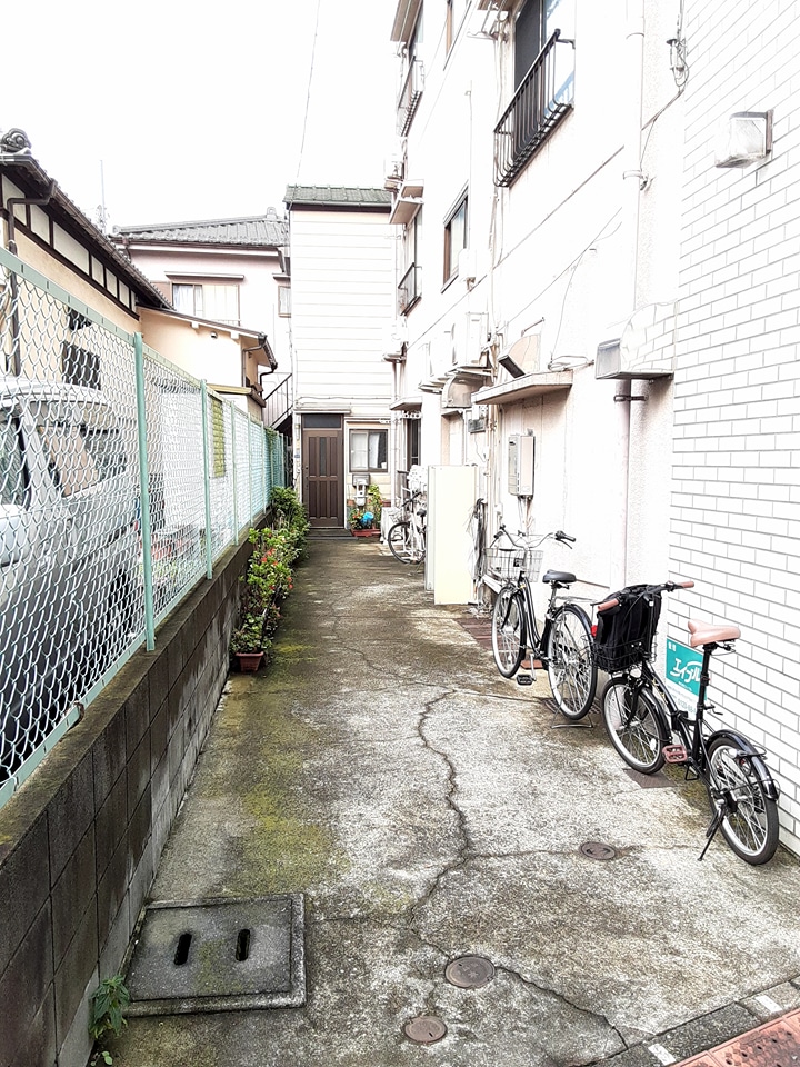 22/27 エントランス