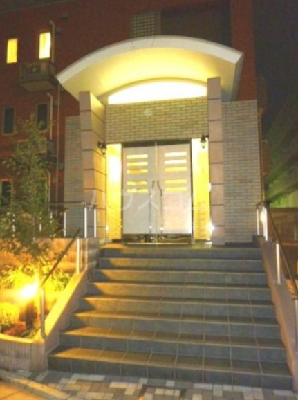 21/30 エントランス