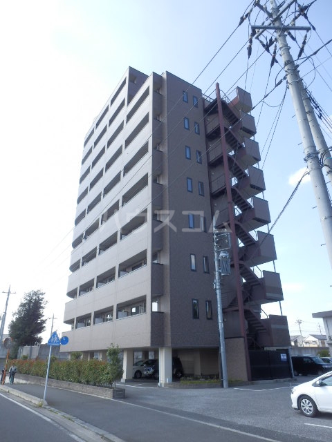 13/18 エントランス