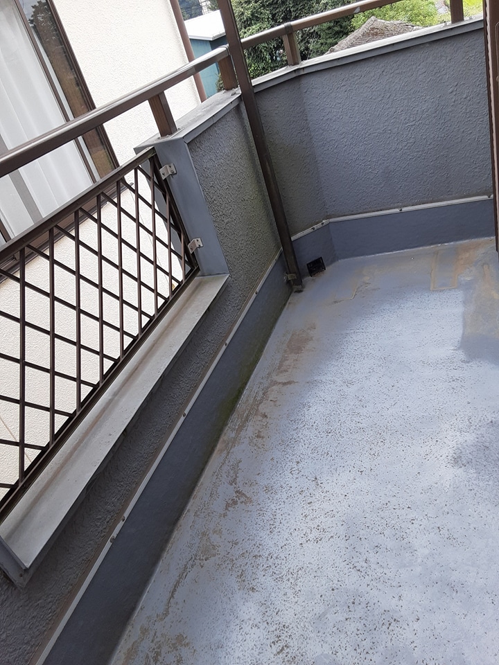 13/18 バルコニー