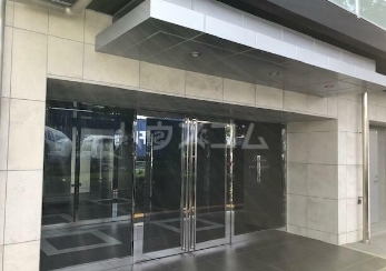 21/30 エントランス