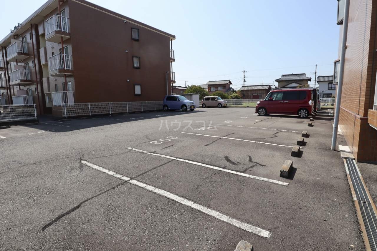 14/15 駐車場