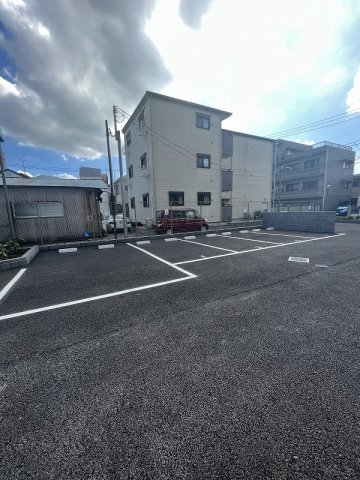 28/30 駐車場