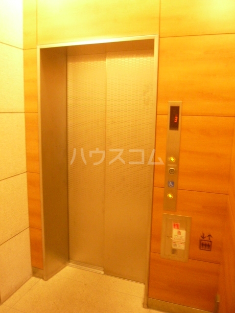 16/21 エントランス