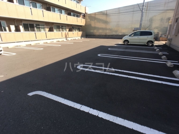 23/30 駐車場