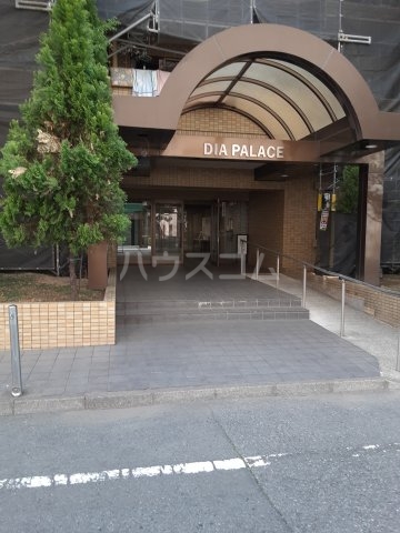 23/26 エントランス