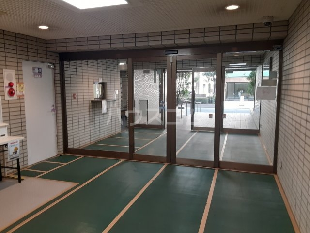 24/26 エントランス