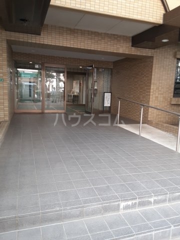 25/26 エントランス