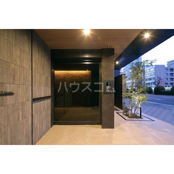 14/18 エントランス