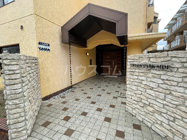 27/30 エントランス