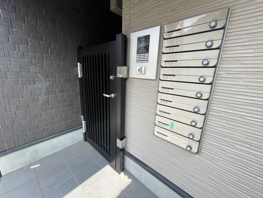 21/30 エントランス