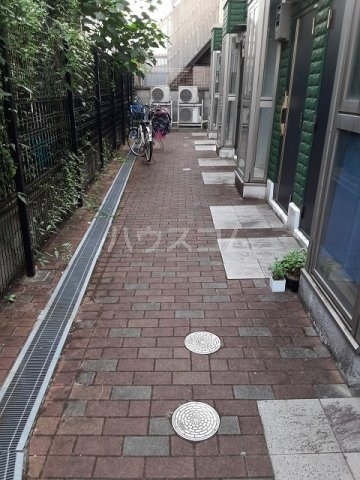 28/30 エントランス