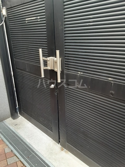 27/30 エントランス