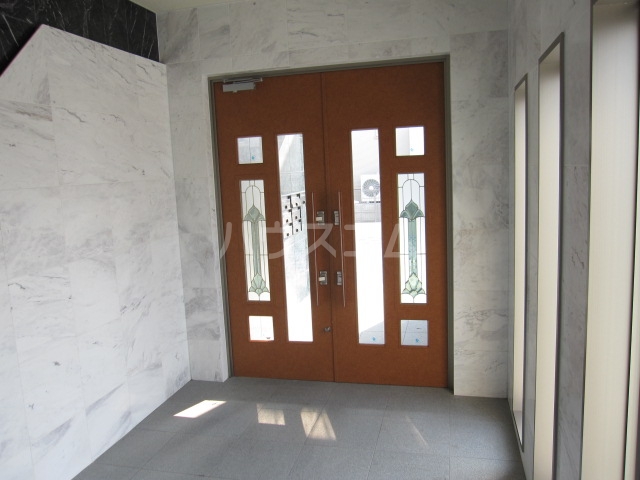 28/30 エントランス