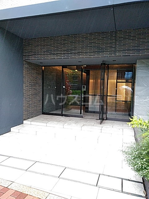 24/30 エントランス