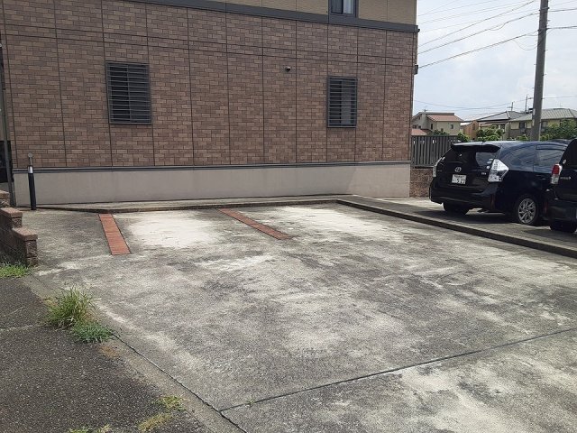 22/28 駐車場