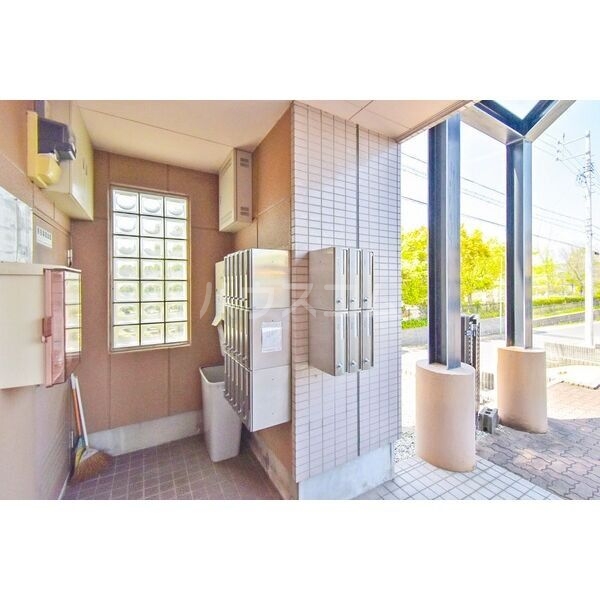 18/28 エントランス