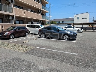 23/30 駐車場