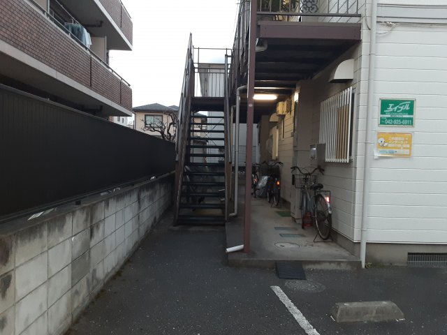 16/25 エントランス