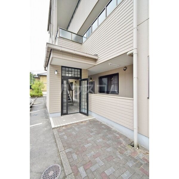 19/28 エントランス