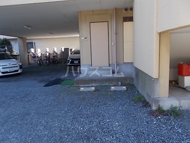 25/28 駐車場