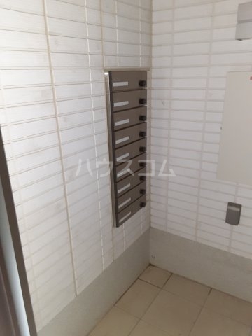 25/27 エントランス