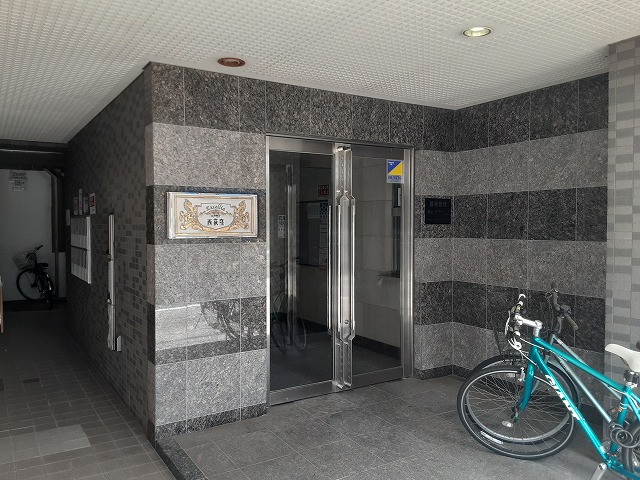 22/24 エントランス