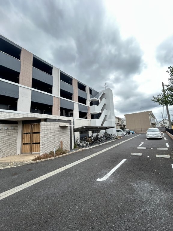 27/30 駐車場