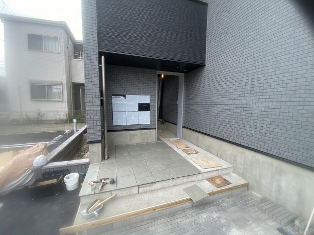 22/28 エントランス