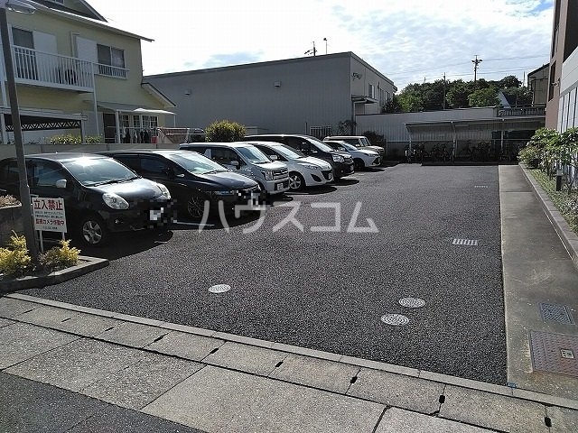 27/30 駐車場