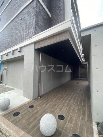 28/30 エントランス