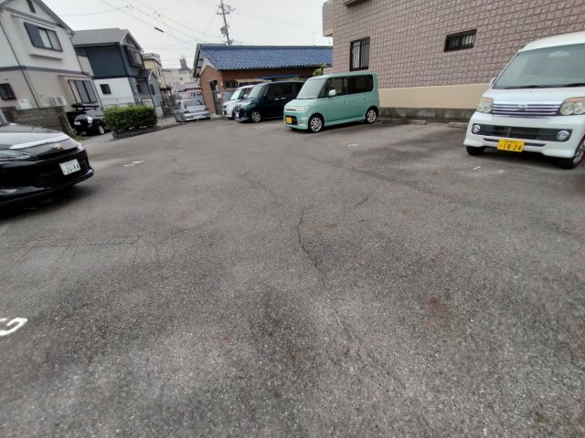 23/30 駐車場