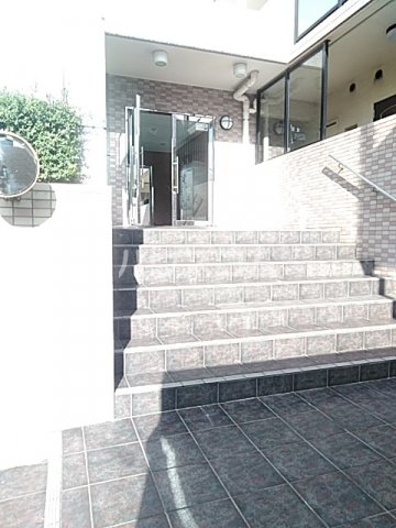 19/25 エントランス