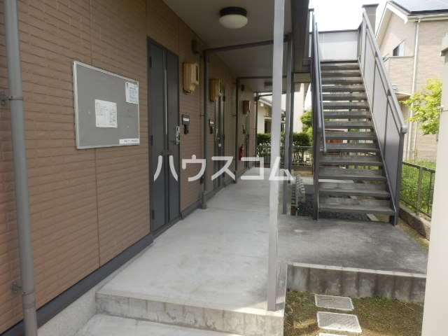 18/23 エントランス
