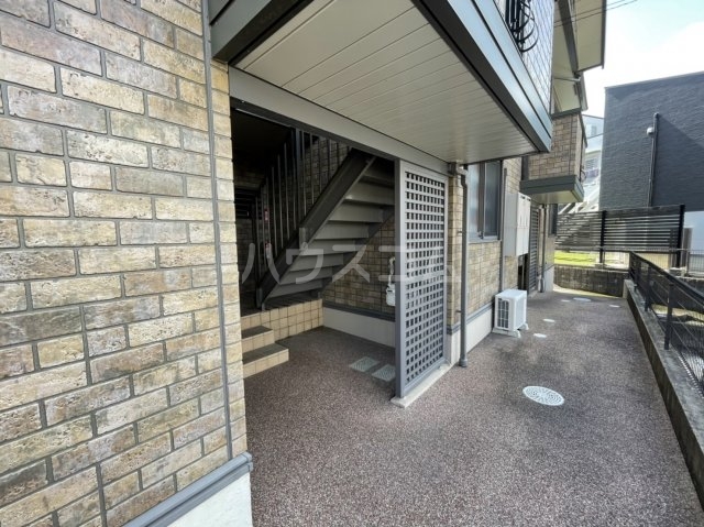 23/30 エントランス