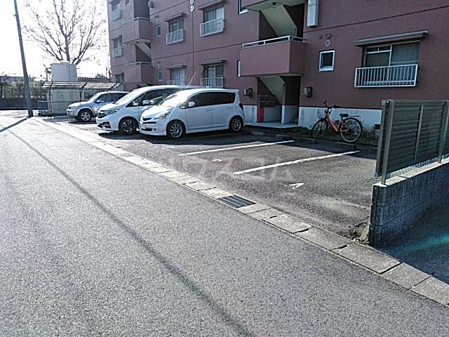 28/30 駐車場