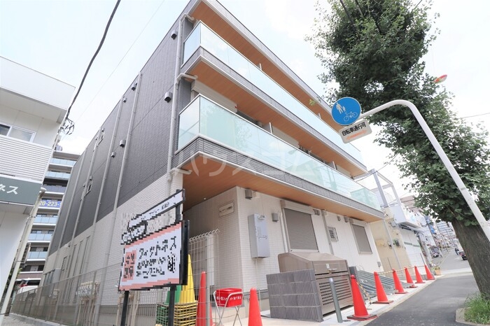 26/30 エントランス