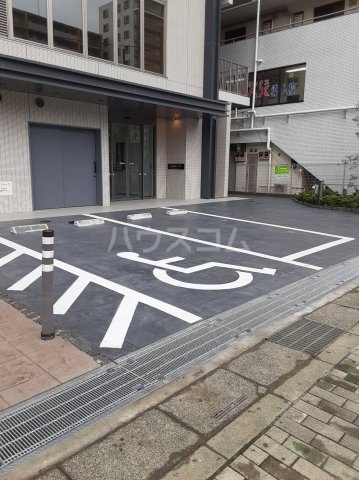 27/30 駐車場