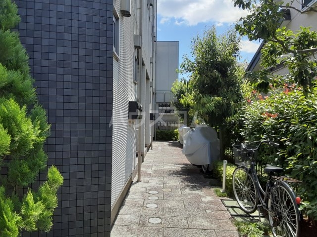 21/25 エントランス