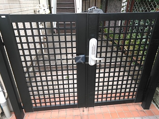 28/30 エントランス