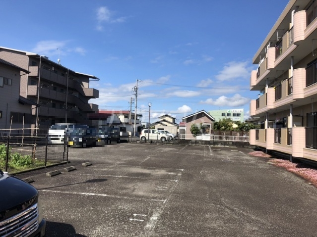 13/14 駐車場